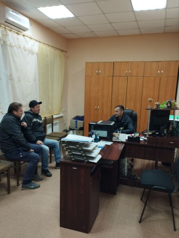 Председатель Иловайского городского совета Песчанский Виталий Викторович провёл встречу с трудовым коллективом ГБОУ "СШ № 13 г.о. Иловайск". Основной темой обсуждения стал наболевший вопрос о капитальном ремонте учебного... Председатель Иловайского городского совета Песчанский Виталий Викторович провёл встречу с трудовым коллективом ГБОУ "СШ № 13 г.о. Иловайск". Основной темой обсуждения стал наболевший вопрос о капитальном ремонте учебного...