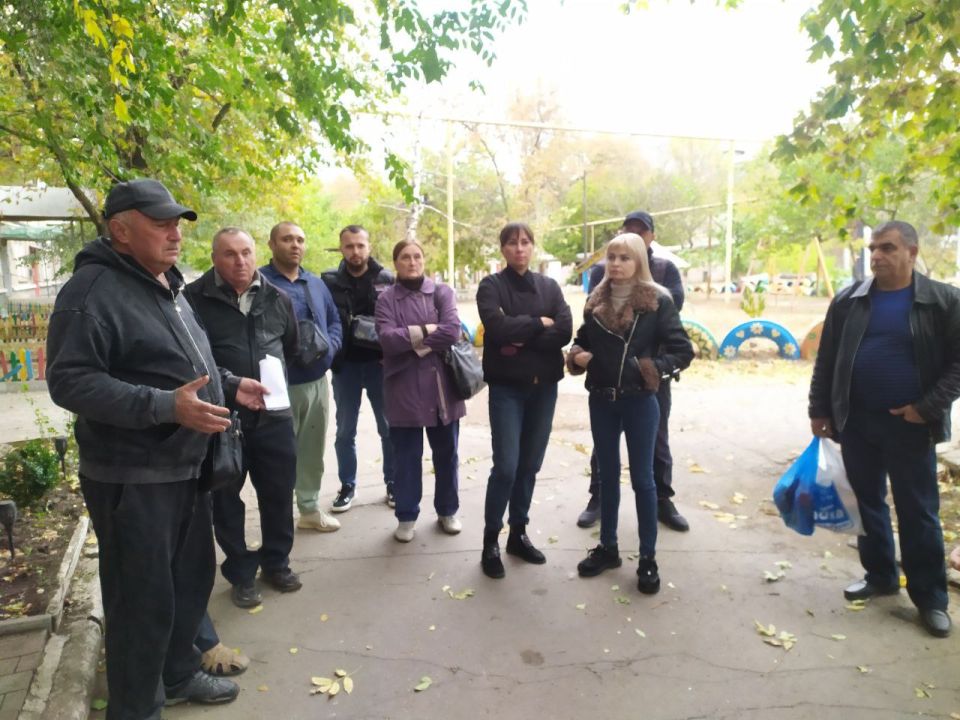 01 октября, Глава муниципального образования городской округ Торез, Артем Чесноков провел встречу с населением по адресу: ул.Николаева, д. 33 01 октября, Глава муниципального образования городской округ Торез, Артем Чесноков провел встречу с населением по адресу: ул.Николаева, д. 33