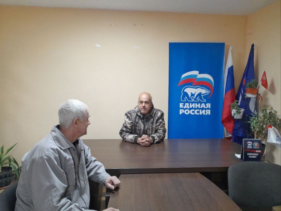 ВСТРЕЧИ С ЖИТЕЛЯМИ. 01 октября 2025 года депутаты Ясиноватского муниципального совета Донецкой Народной Республики от фракции «Единая Россия» - Анна Бондарь, Наталья Филиппова, Валерий Аксенов, Владимир Сергиенко, Елена... ВСТРЕЧИ С ЖИТЕЛЯМИ. 01 октября 2025 года депутаты Ясиноватского муниципального совета Донецкой Народной Республики от фракции «Единая Россия» - Анна Бондарь, Наталья Филиппова, Валерий Аксенов, Владимир Сергиенко, Елена...