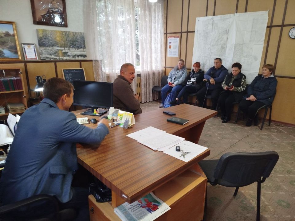1 октября временно исполняющий полномочия главы муниципального образования Старобешевский муниципальный округ Александр Ретивов провел сход граждан села Марьяновка 1 октября временно исполняющий полномочия главы муниципального образования Старобешевский муниципальный округ Александр Ретивов провел сход граждан села Марьяновка
