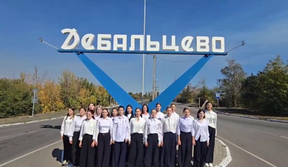 В муниципалитетах ДНР отпраздновали День воссоединения Донбасса с Россией (1) В муниципалитетах ДНР отпраздновали День воссоединения Донбасса с Россией (1)