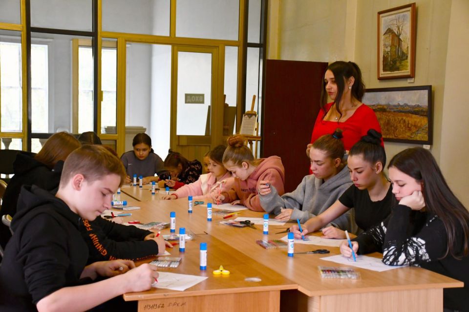 Михаил Желтяков: В 3-ю годовщину Воссоединения Донецкой Народной Республики с Российской Федерацией, 30 сентября, во всех городских и муниципальных округах прошли праздничные мероприятия, объединённые одной великой темой –... Михаил Желтяков: В 3-ю годовщину Воссоединения Донецкой Народной Республики с Российской Федерацией, 30 сентября, во всех городских и муниципальных округах прошли праздничные мероприятия, объединённые одной великой темой –...