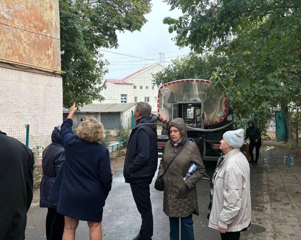 По поручению Главы ДНР Дениса Пушилина 01.10.2025 по адресу: г. Донецк, ул. Кирова,11 состоялась встреча с жителями, на которой присутствовали руководитель Управы Ленинского внутригородского района Татьяна... По поручению Главы ДНР Дениса Пушилина 01.10.2025 по адресу: г. Донецк, ул. Кирова,11 состоялась встреча с жителями, на которой присутствовали руководитель Управы Ленинского внутригородского района Татьяна...