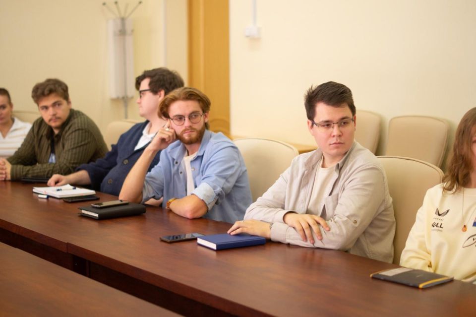 Молодежь Ленобласти и Енакиево обсудили грантовую поддержку и социальное проектирование Молодежь Ленобласти и Енакиево обсудили грантовую поддержку и социальное проектирование