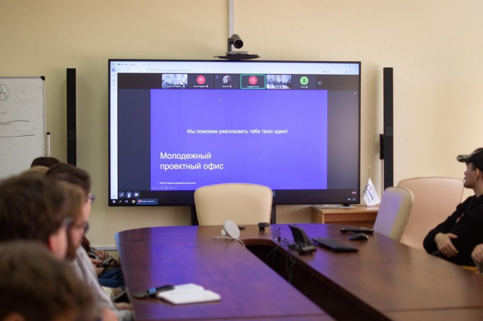 Молодежь Ленобласти и Енакиево обсудили грантовую поддержку и социальное проектирование Молодежь Ленобласти и Енакиево обсудили грантовую поддержку и социальное проектирование