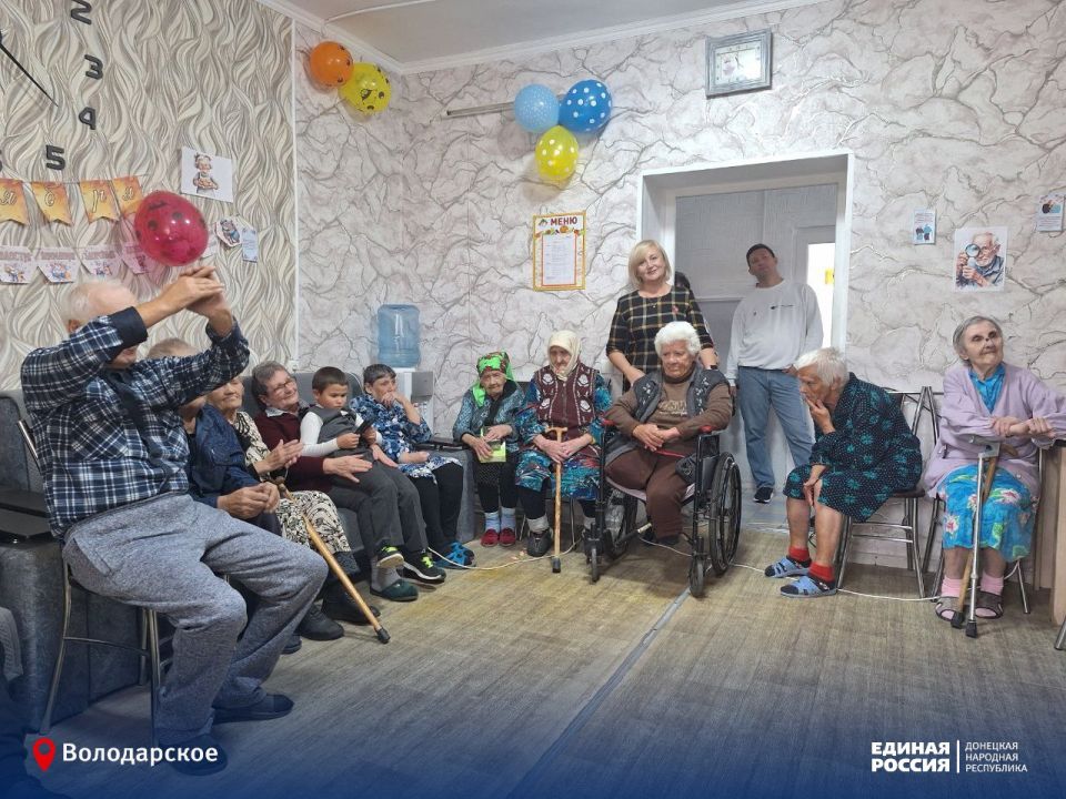 Золотая осень жизни.. Сегодня в стационарном отделении для постоянного проживания граждан пожилого возраста и инвалидов прошло праздничное мероприятие ко Дню пожилого человека Золотая осень жизни.. Сегодня в стационарном отделении для постоянного проживания граждан пожилого возраста и инвалидов прошло праздничное мероприятие ко Дню пожилого человека