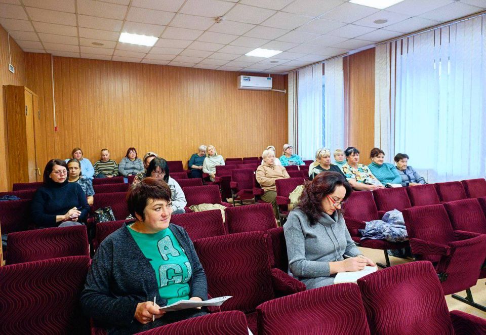 Михаил Меренков: Сегодня в Управе Буденновского внутригородского района Администрации городского округа прошло аппаратное совещание с участием депутата депутата Донецкого городского совета Владимира Кириченко Михаил Меренков: Сегодня в Управе Буденновского внутригородского района Администрации городского округа прошло аппаратное совещание с участием депутата депутата Донецкого городского совета Владимира Кириченко