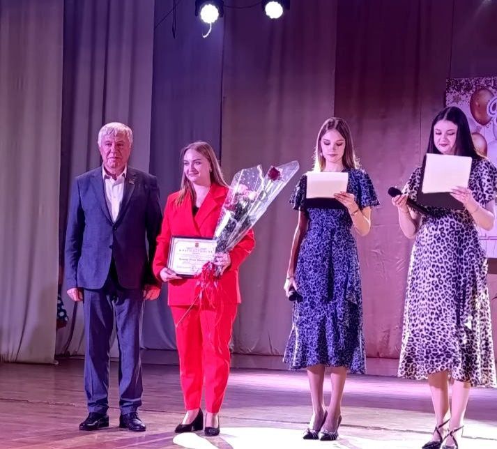 Сергей Литвинов: В Ждановке прошла концертная программа в честь Дня учителя Сергей Литвинов: В Ждановке прошла концертная программа в честь Дня учителя