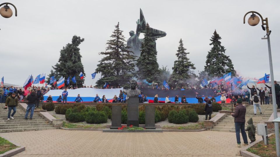 Депутаты фракции «Единая Россия» в Народном Совете ДНР провели автопробег в День воссоединения Донбасса и России Депутаты фракции «Единая Россия» в Народном Совете ДНР провели автопробег в День воссоединения Донбасса и России