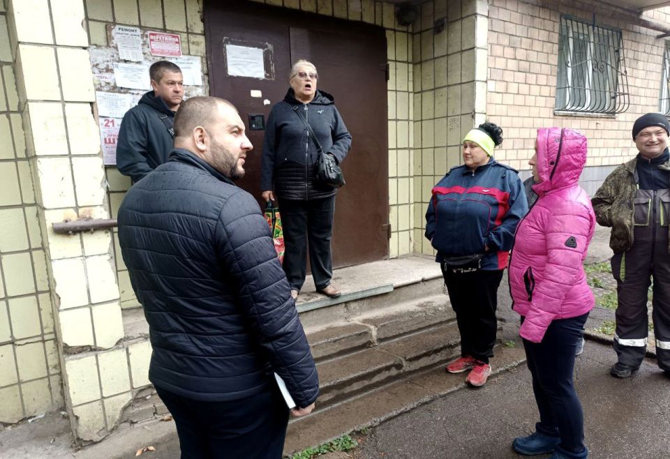 По поручению Главы ДНР Дениса Пушилина 01.10.2025 по адресу: г. Донецк, пр.Ленинский,37 состоялась встреча с жителями района, на которой присутствовал заместитель руководителя Управы Ленинского внутригородского района... По поручению Главы ДНР Дениса Пушилина 01.10.2025 по адресу: г. Донецк, пр.Ленинский,37 состоялась встреча с жителями района, на которой присутствовал заместитель руководителя Управы Ленинского внутригородского района...