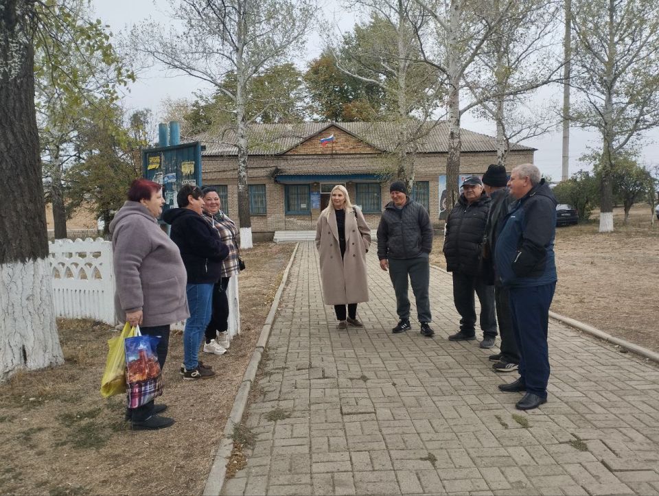 Встреча с населением.. Начальник Михайловского территориального отдела Администрации Тельмановского муниципального округа провел встречу с населением в селе Михайловка Встреча с населением.. Начальник Михайловского территориального отдела Администрации Тельмановского муниципального округа провел встречу с населением в селе Михайловка