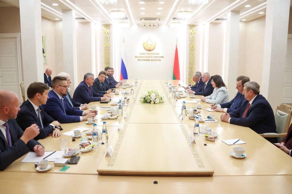 Александр Волошин: Сегодня в составе российской делегации под руководством заместителя Председателя Совета Федерации Юрия Воробьёва с рабочей поездкой находимся Республике Беларусь Александр Волошин: Сегодня в составе российской делегации под руководством заместителя Председателя Совета Федерации Юрия Воробьёва с рабочей поездкой находимся Республике Беларусь