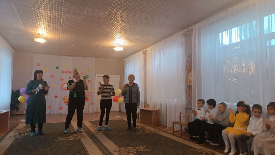 Сегодня, 01 октября, в подготовительной группе «Дюймовочка» ГКДОУ "Детский сад#16"СКАЗКА " Г.О.ТОРЕЗ" ДНР царила праздничная атмосфера в честь Дня пожилого человека Сегодня, 01 октября, в подготовительной группе «Дюймовочка» ГКДОУ "Детский сад#16"СКАЗКА " Г.О.ТОРЕЗ" ДНР царила праздничная атмосфера в честь Дня пожилого человека
