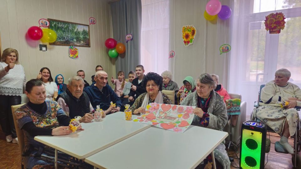 Золотая пора в осенней гармонии: День пожилого человека в Государственном бюджетном учреждении социального обслуживания «Комплексный центр социального обслуживания населения города Енакиево» Золотая пора в осенней гармонии: День пожилого человека в Государственном бюджетном учреждении социального обслуживания «Комплексный центр социального обслуживания населения города Енакиево»