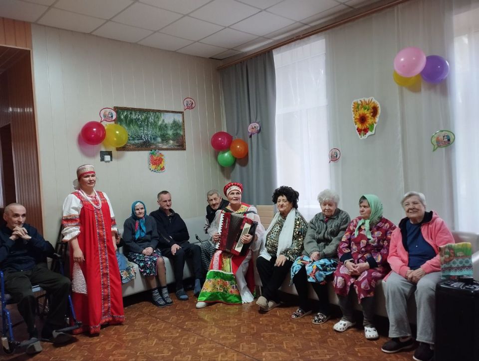 Золотая пора в осенней гармонии: День пожилого человека в Государственном бюджетном учреждении социального обслуживания «Комплексный центр социального обслуживания населения города Енакиево» Золотая пора в осенней гармонии: День пожилого человека в Государственном бюджетном учреждении социального обслуживания «Комплексный центр социального обслуживания населения города Енакиево»