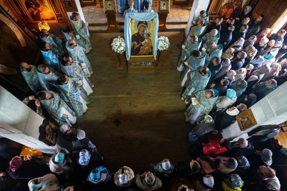 Родион Северьянов: Спустя 11 лет боевых действий главная святыня поврежденного в ходе боевых действий Свято-Иверского женского монастыря, расположенного вблизи легендарного Донецкого аэропорта, торжественно вернулась в свою...