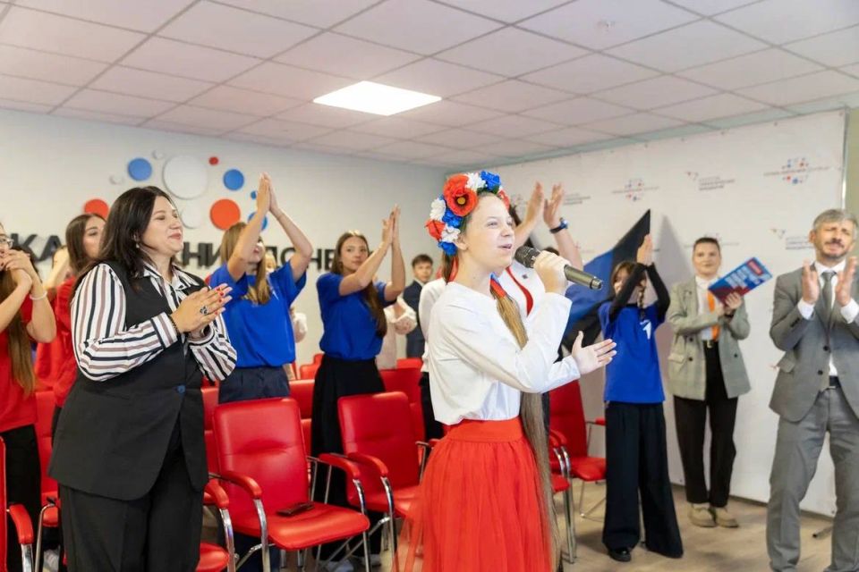 Анна Кондрыкинская: Одна страна! Одна семья! Одна Россия! Анна Кондрыкинская: Одна страна! Одна семья! Одна Россия!