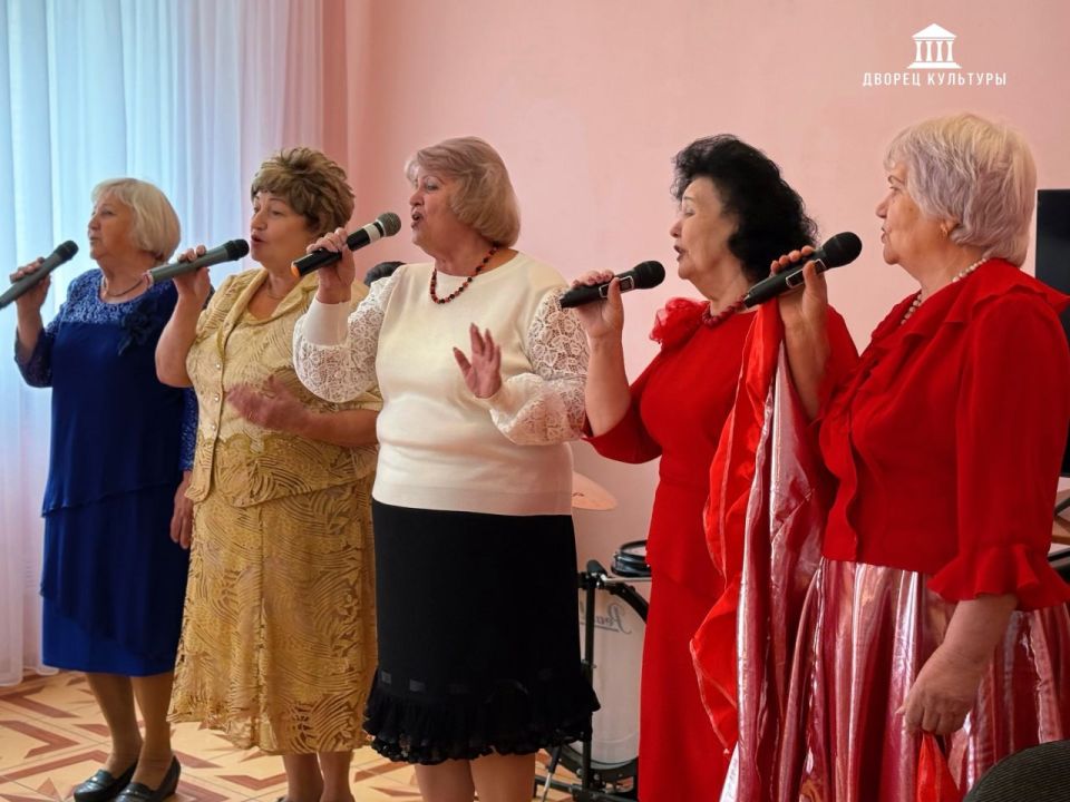 1 октября сотрудники Харцызского городского Дворца культуры совместно с Территориальным центром социального обслуживания и Харцызской детской школой искусств провели трогательное и душевное мероприятие, посвящённое Дню... 1 октября сотрудники Харцызского городского Дворца культуры совместно с Территориальным центром социального обслуживания и Харцызской детской школой искусств провели трогательное и душевное мероприятие, посвящённое Дню...