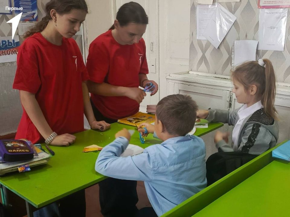 Для самых близких сердцу. 1 октября, когда багрянец листвы укрывает землю, словно теплый плед, сердце осени дарит нам особенный праздник — День пожилых людей! В этот день, наполненный золотым светом и тихой грустью уходящего... Для самых близких сердцу. 1 октября, когда багрянец листвы укрывает землю, словно теплый плед, сердце осени дарит нам особенный праздник — День пожилых людей! В этот день, наполненный золотым светом и тихой грустью уходящего...