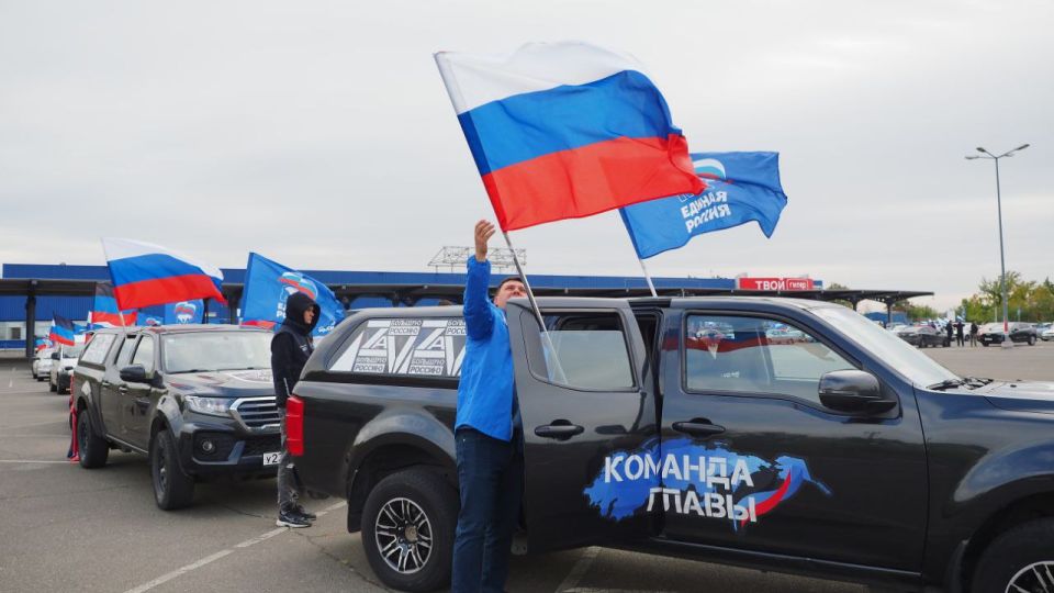 Депутаты фракции «Единая Россия» в Народном Совете ДНР провели автопробег в День воссоединения Донбасса и России Депутаты фракции «Единая Россия» в Народном Совете ДНР провели автопробег в День воссоединения Донбасса и России