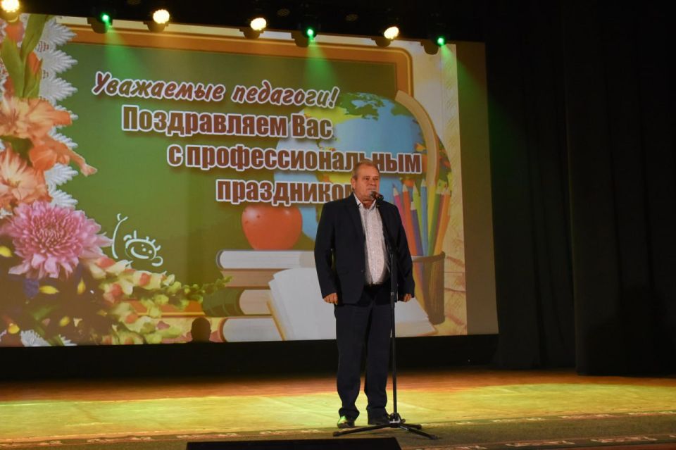 В Кировском прошел концерт ко Дню учителя В Кировском прошел концерт ко Дню учителя