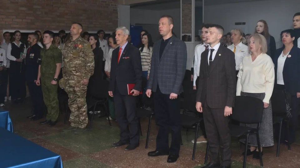 В гимназии №122 Донецка открыли «Парты Героя» в память о павших защитниках Донбасса В гимназии №122 Донецка открыли «Парты Героя» в память о павших защитниках Донбасса