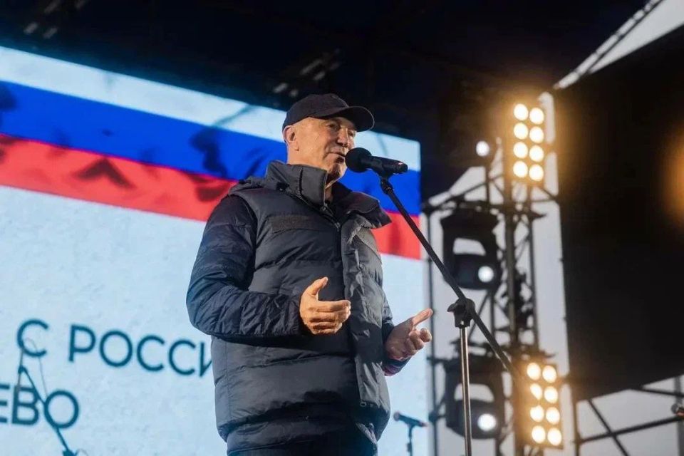 Представители Донбасса отпраздновали День воссоединения с Россией в «Счастливцево» Представители Донбасса отпраздновали День воссоединения с Россией в «Счастливцево»