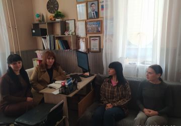 2 октября начальник Кумачовского территориального отдела Администрации Старобешевского муниципального округа Бондаренко Ирина провела встречу с трудовым коллективом ГКДОУ «Кумачовский детский сад «Аленка» Старобешевского...