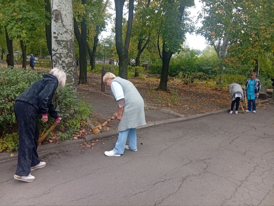 Сегодня, 02 октября 2025 года, в рамках проекта «Городская среда», реализуемого Единой Россией , работники предприятий Кировского района приняли участие в традиционной экологической акции «Чистый четверг» Сегодня, 02 октября 2025 года, в рамках проекта «Городская среда», реализуемого Единой Россией , работники предприятий Кировского района приняли участие в традиционной экологической акции «Чистый четверг»
