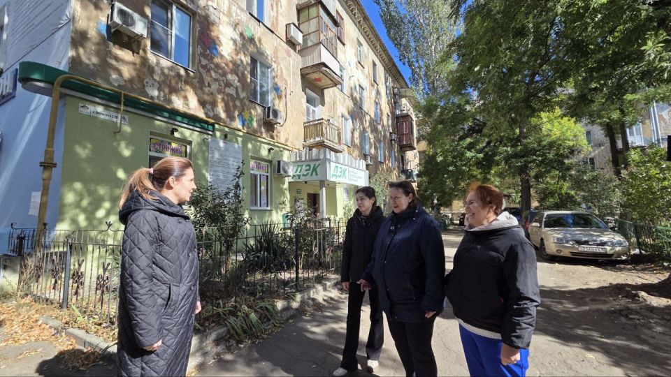 Сегодня, 2 октября, спикер Оксана Кобельская провела встречи с населением по адресам: г. Макеевка, ул. Островского, д. 3\18, ул. Ленина, д. 52\16 Сегодня, 2 октября, спикер Оксана Кобельская провела встречи с населением по адресам: г. Макеевка, ул. Островского, д. 3\18, ул. Ленина, д. 52\16
