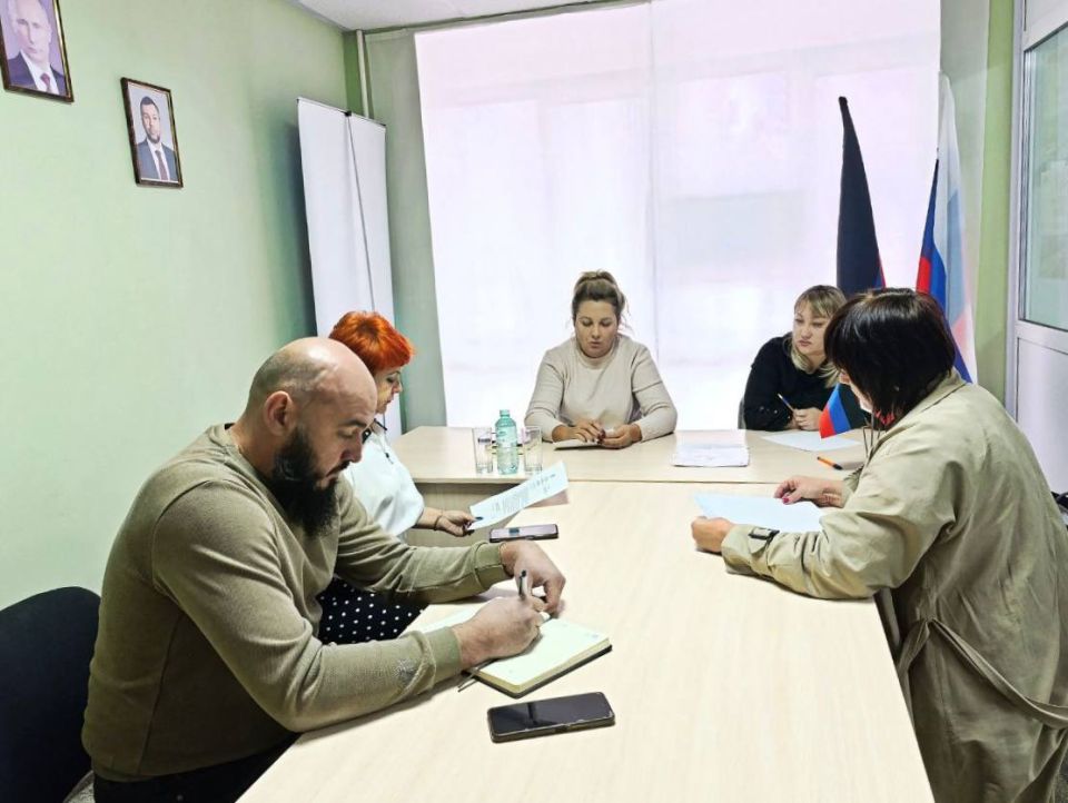Дарья Морозова: Сотрудники аппарата Уполномоченного по правам человека в Донецкой Народной Республике провели выездной прием граждан в городе Амвросиевка Дарья Морозова: Сотрудники аппарата Уполномоченного по правам человека в Донецкой Народной Республике провели выездной прием граждан в городе Амвросиевка