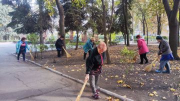 Сегодня, 02 октября 2025 года, в рамках проекта «Городская среда», реализуемого Единой Россией , работники предприятий Кировского района приняли участие в традиционной экологической акции «Чистый четверг»