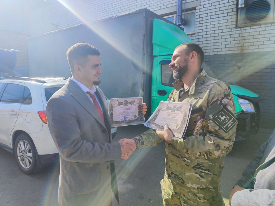 Знаковая посылка на передовую в День воссоединения Донбасса и Новороссии с Россией - на фронт отправился УАЗ-«буханка», приобретенный на средства прихожан и клириков Городецкой епархии Знаковая посылка на передовую в День воссоединения Донбасса и Новороссии с Россией - на фронт отправился УАЗ-«буханка», приобретенный на средства прихожан и клириков Городецкой епархии