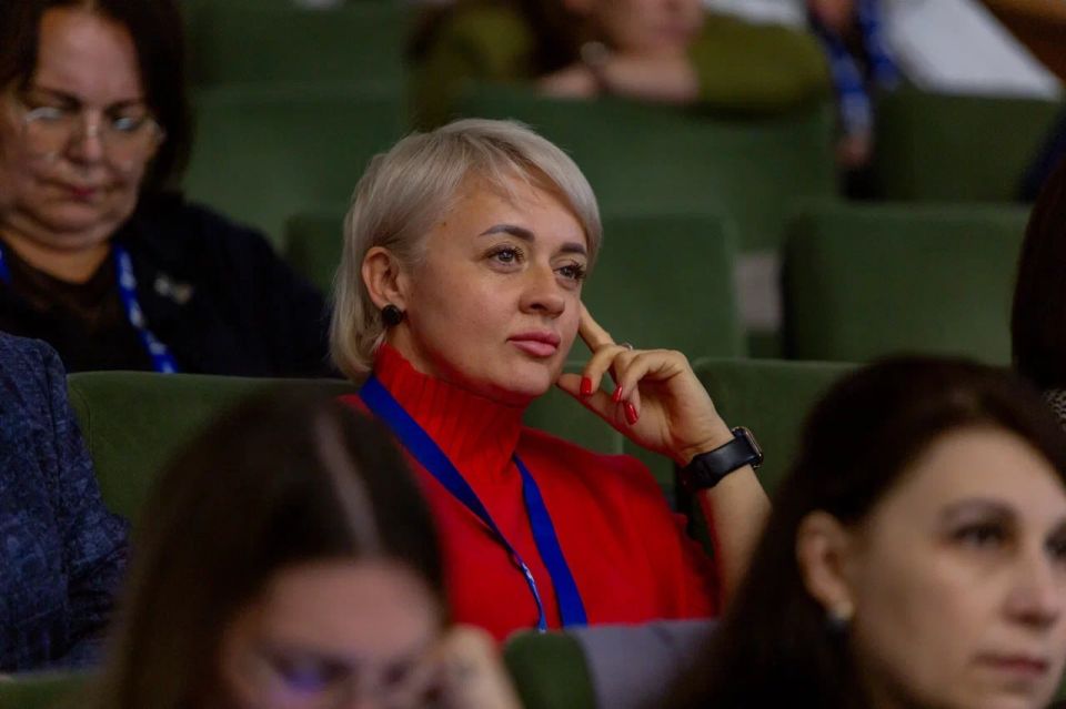 Представители Минтруда ДНР проходят программу повышения квалификации «Лидеры заботы: эффективность социальной сферы» Представители Минтруда ДНР проходят программу повышения квалификации «Лидеры заботы: эффективность социальной сферы»