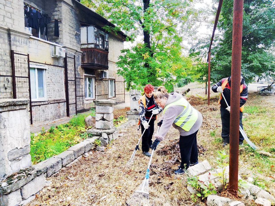 Сегодня, 02 октября 2025 года, в рамках проекта «Городская среда», реализуемого Единой Россией , работники предприятий Кировского района приняли участие в традиционной экологической акции «Чистый четверг» Сегодня, 02 октября 2025 года, в рамках проекта «Городская среда», реализуемого Единой Россией , работники предприятий Кировского района приняли участие в традиционной экологической акции «Чистый четверг»