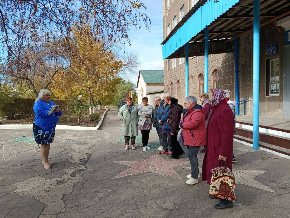 Сегодня, 2 октября, спикер Наталья Терлецкая провела встречи с населением по адресам: Вокзальная, д. 10, пер Толстого, д. 6 Сегодня, 2 октября, спикер Наталья Терлецкая провела встречи с населением по адресам: Вокзальная, д. 10, пер Толстого, д. 6
