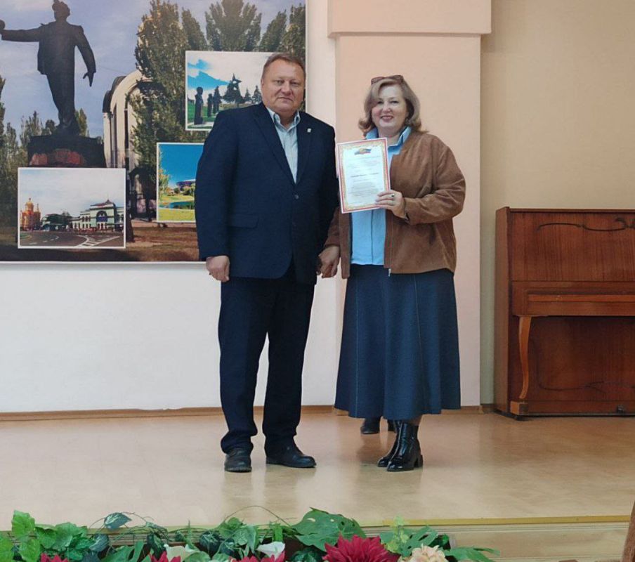 Валентин Левченко: Сегодня в Управе прошел праздничный концерт, приуроченный к Дню учителя! Валентин Левченко: Сегодня в Управе прошел праздничный концерт, приуроченный к Дню учителя!