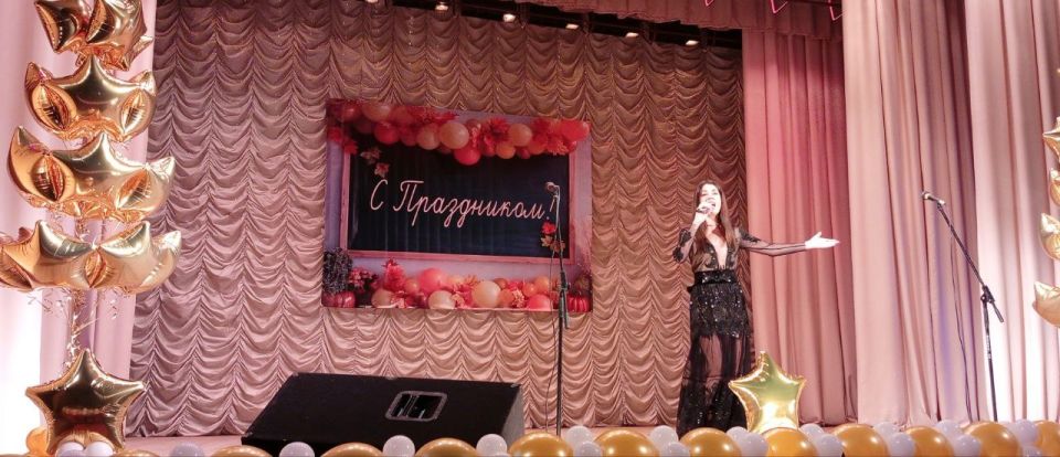 Наталья Бегуненко: Во «Дворце культуры им. Г.И.Петровского» состоялся праздничный концерт, приуроченный ко Дню учителя Наталья Бегуненко: Во «Дворце культуры им. Г.И.Петровского» состоялся праздничный концерт, приуроченный ко Дню учителя