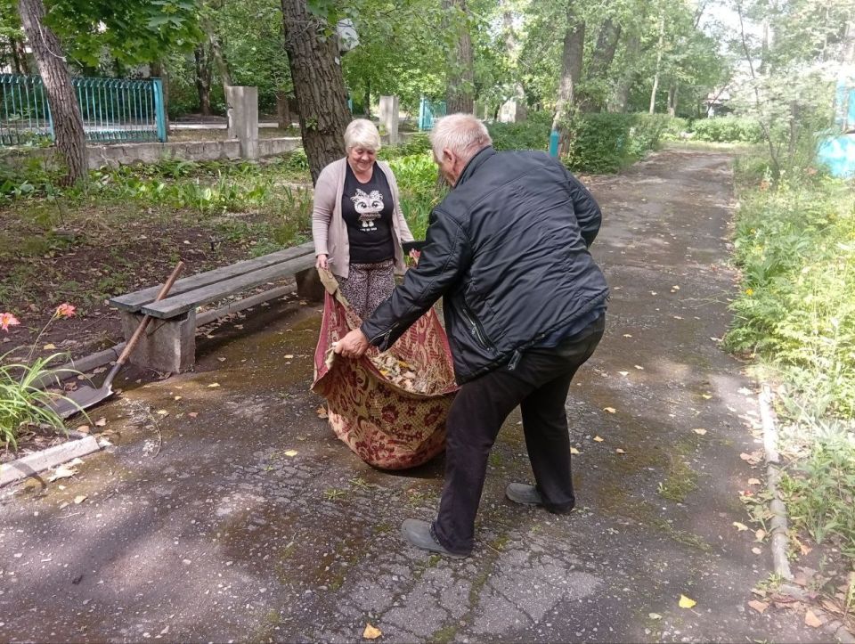 Сегодня, 02 октября 2025 года, в рамках проекта «Городская среда», реализуемого Единой Россией , работники предприятий Кировского района приняли участие в традиционной экологической акции «Чистый четверг» Сегодня, 02 октября 2025 года, в рамках проекта «Городская среда», реализуемого Единой Россией , работники предприятий Кировского района приняли участие в традиционной экологической акции «Чистый четверг»