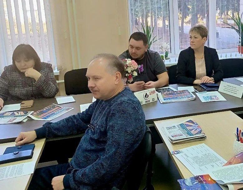 2 октября 2025 года депутаты Ясиноватского муниципального совета Елена Алипа и Антон Никитин, выполняя поручение Главы ДНР Дениса Пушилина, встретились с жителями 2 октября 2025 года депутаты Ясиноватского муниципального совета Елена Алипа и Антон Никитин, выполняя поручение Главы ДНР Дениса Пушилина, встретились с жителями