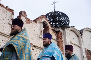 Донецкая Вратарница вернулась во фронтовой Свято-Иверский монастырь