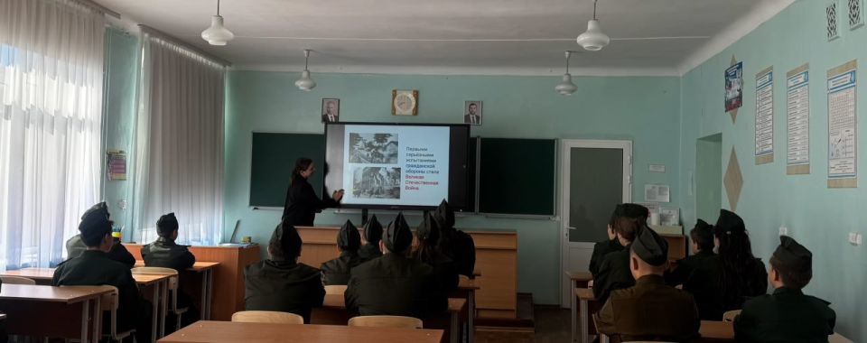 В школе Ждановки классный час посвятили Дню гражданской обороны В школе Ждановки классный час посвятили Дню гражданской обороны