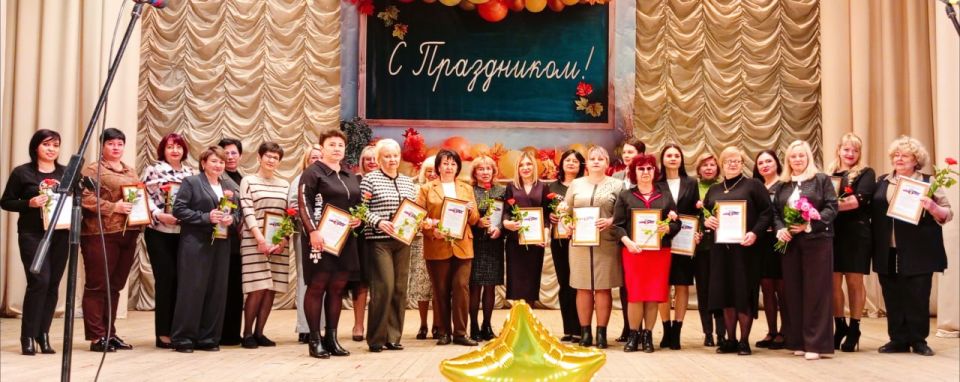 Наталья Бегуненко: Во «Дворце культуры им. Г.И.Петровского» состоялся праздничный концерт, приуроченный ко Дню учителя Наталья Бегуненко: Во «Дворце культуры им. Г.И.Петровского» состоялся праздничный концерт, приуроченный ко Дню учителя