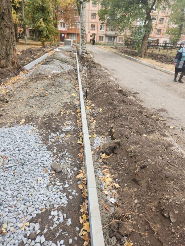 В Харцызске при поддержке Нижнего Новгорода обновляют тротуары В Харцызске при поддержке Нижнего Новгорода обновляют тротуары