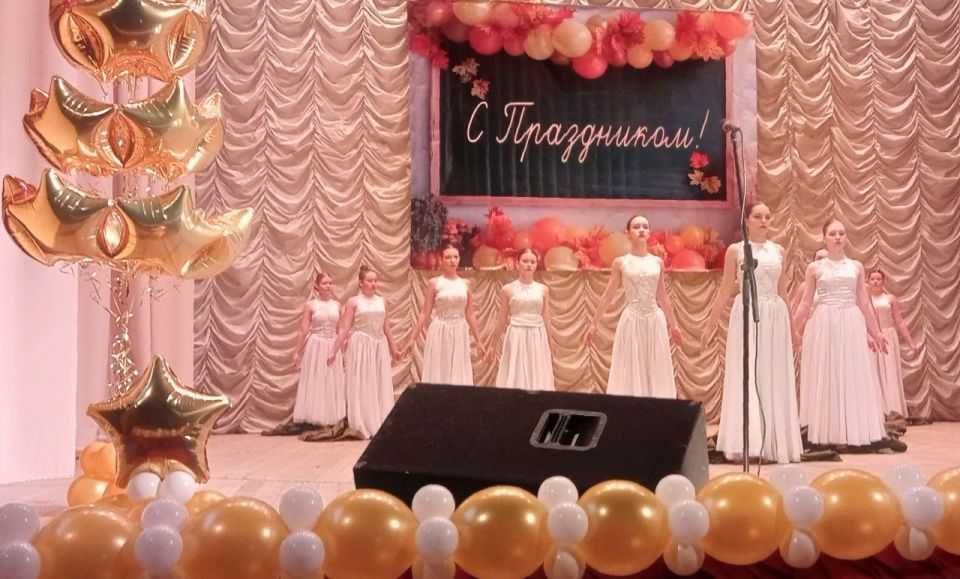 Наталья Бегуненко: Во «Дворце культуры им. Г.И.Петровского» состоялся праздничный концерт, приуроченный ко Дню учителя Наталья Бегуненко: Во «Дворце культуры им. Г.И.Петровского» состоялся праздничный концерт, приуроченный ко Дню учителя