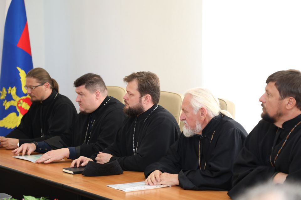 В ГУФСИН России по ДНР состоялась встреча руководства со священнослужителями В ГУФСИН России по ДНР состоялась встреча руководства со священнослужителями
