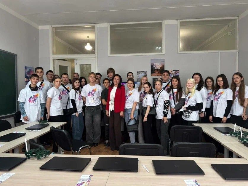 Друзья, творческие энтузиасты и любители прекрасного! Друзья, творческие энтузиасты и любители прекрасного!