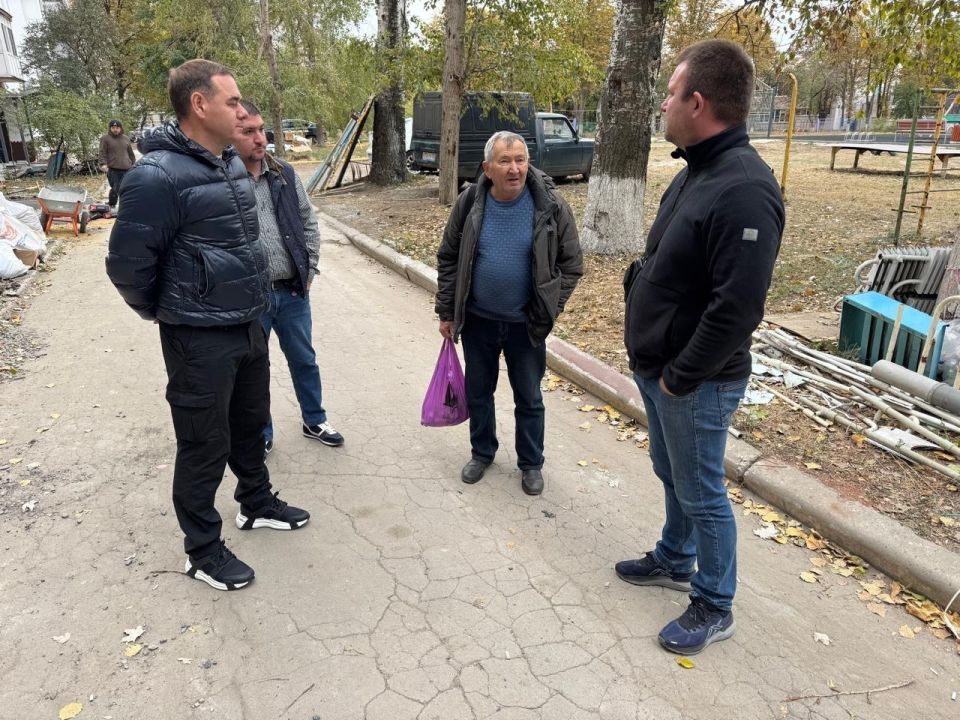 В ДНР с рабочим визитом приехал Александр Лазарев и убедился, что рабочие успевают закончить восстановление жилых домов В ДНР с рабочим визитом приехал Александр Лазарев и убедился, что рабочие успевают закончить восстановление жилых домов