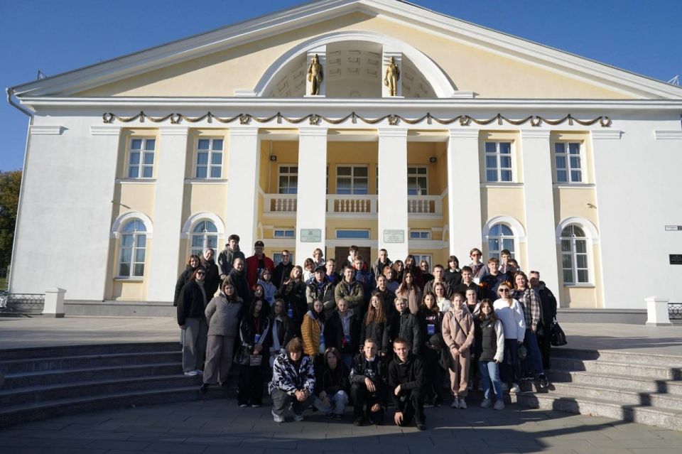 Участники смены «С чего начинается Родина?» из ДНР побывали в Гурьевске (Кузбасс) Участники смены «С чего начинается Родина?» из ДНР побывали в Гурьевске (Кузбасс)