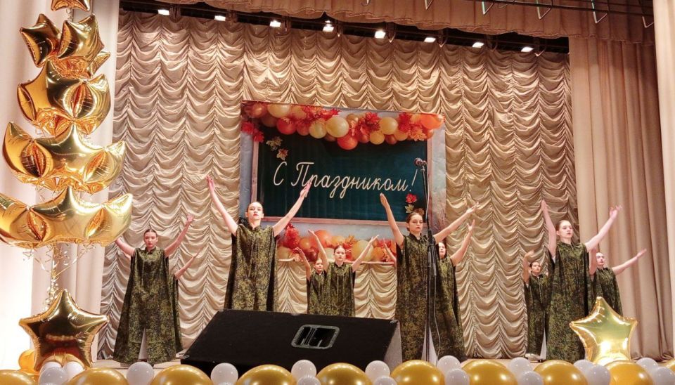 Наталья Бегуненко: Во «Дворце культуры им. Г.И.Петровского» состоялся праздничный концерт, приуроченный ко Дню учителя Наталья Бегуненко: Во «Дворце культуры им. Г.И.Петровского» состоялся праздничный концерт, приуроченный ко Дню учителя